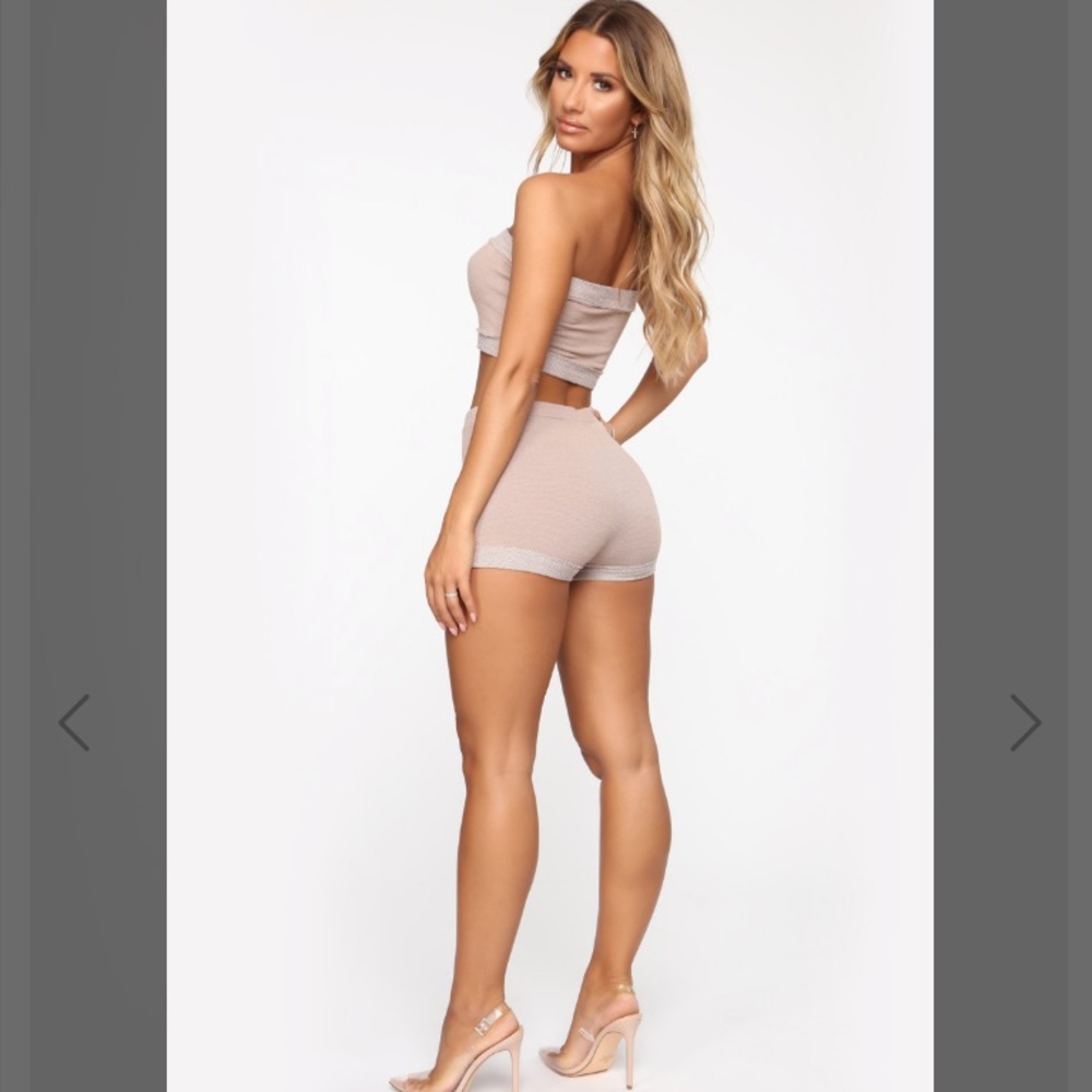 FashionNova// short size size small - Picture 4 of 7